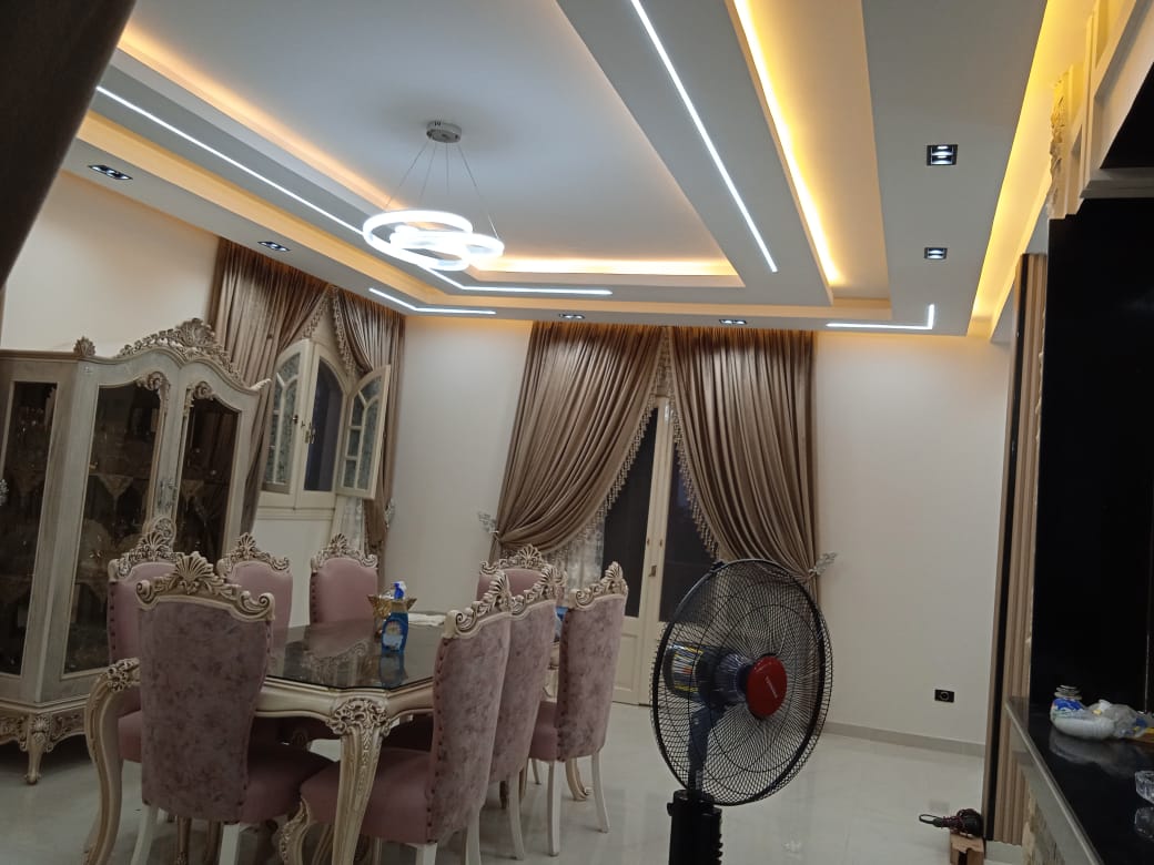 Classic Majlis and Dining – Gypsum, Painting and Chandeliers image 2